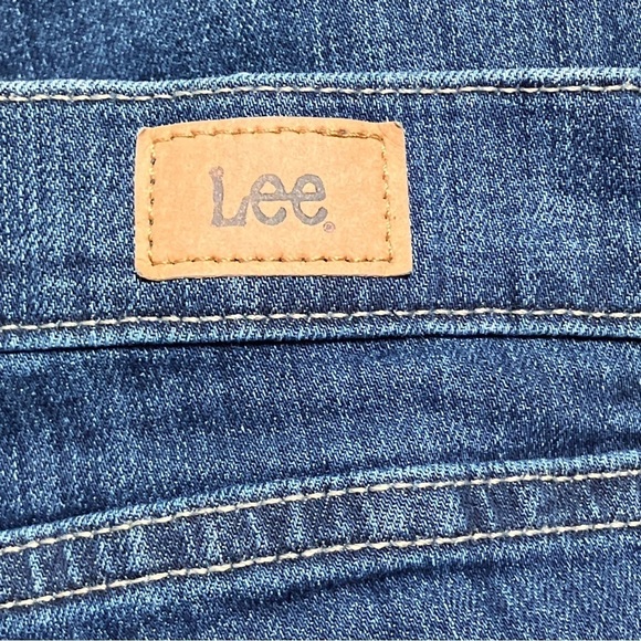 LEE Women’s Relaxed Fit Straight Leg Mid Rise Dark Blue Jeans SZ 10P Petite - Picture 7 of 10